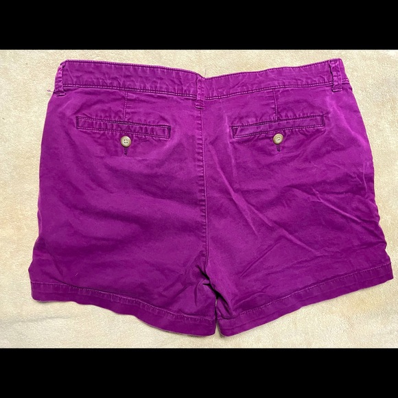 Relaxed Mid Rise Shorts - Picture 2 of 3